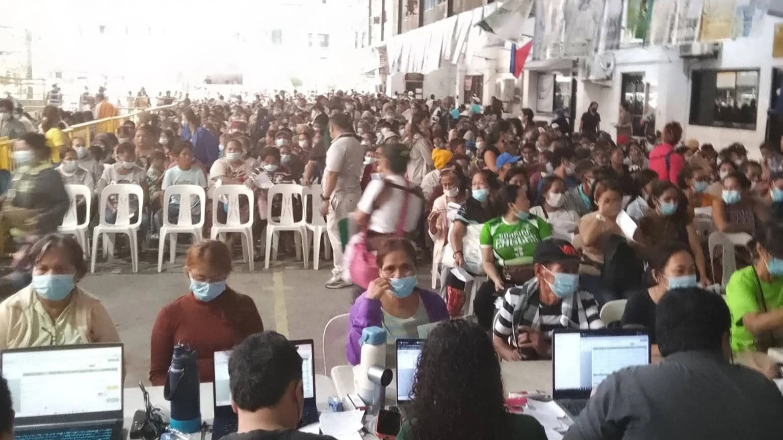 ONE-STOP HELP. A total of 7,193 Kagay-anons availed themselves of government assistance and essential public services during People's Day at the Cagayan de Oro City Hall Quadrangle on Thursday. (Photos courtesy of Joel Orias)