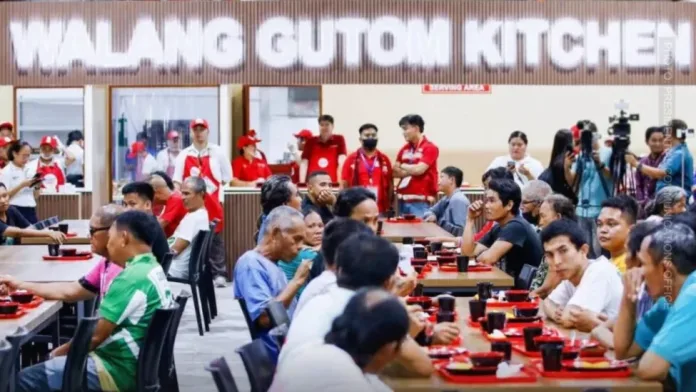 The Department of Social Welfare and Development (DSWD) expanded its nutritional safety net framework. The specialized feeding centers have collectively served more than 300,000 free hot nutritious meals to registered low-income beneficiaries to systematically combat structural food insecurity. Photo from Presidential Communication Office