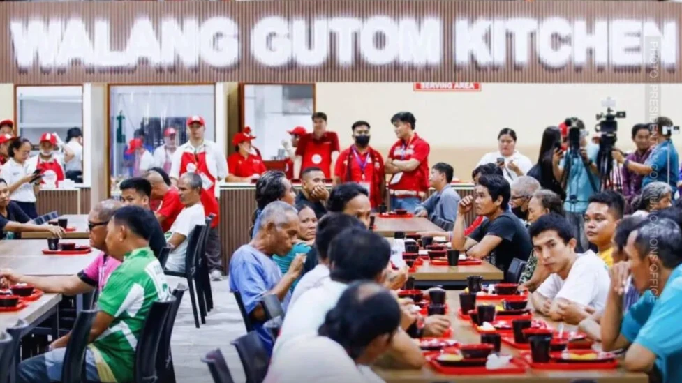The Department of Social Welfare and Development (DSWD) expanded its nutritional safety net framework.  The specialized feeding centers have collectively served more than 300,000 free hot nutritious meals to registered low-income beneficiaries to systematically combat structural food insecurity. Photo from Presidential Communication Office