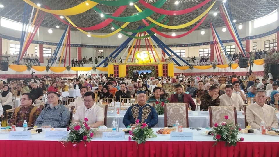 Community members from various Lanao del Sur municipalities gather in Marawi City for the launch of the Pakaradiyaan o Sarimanok 2026 festivities. The centralized venue connects local artisans, entrepreneurs, and residents from across the Bangsamoro region for a series of trade expos and public service caravans. Photo by Bonita Ermac