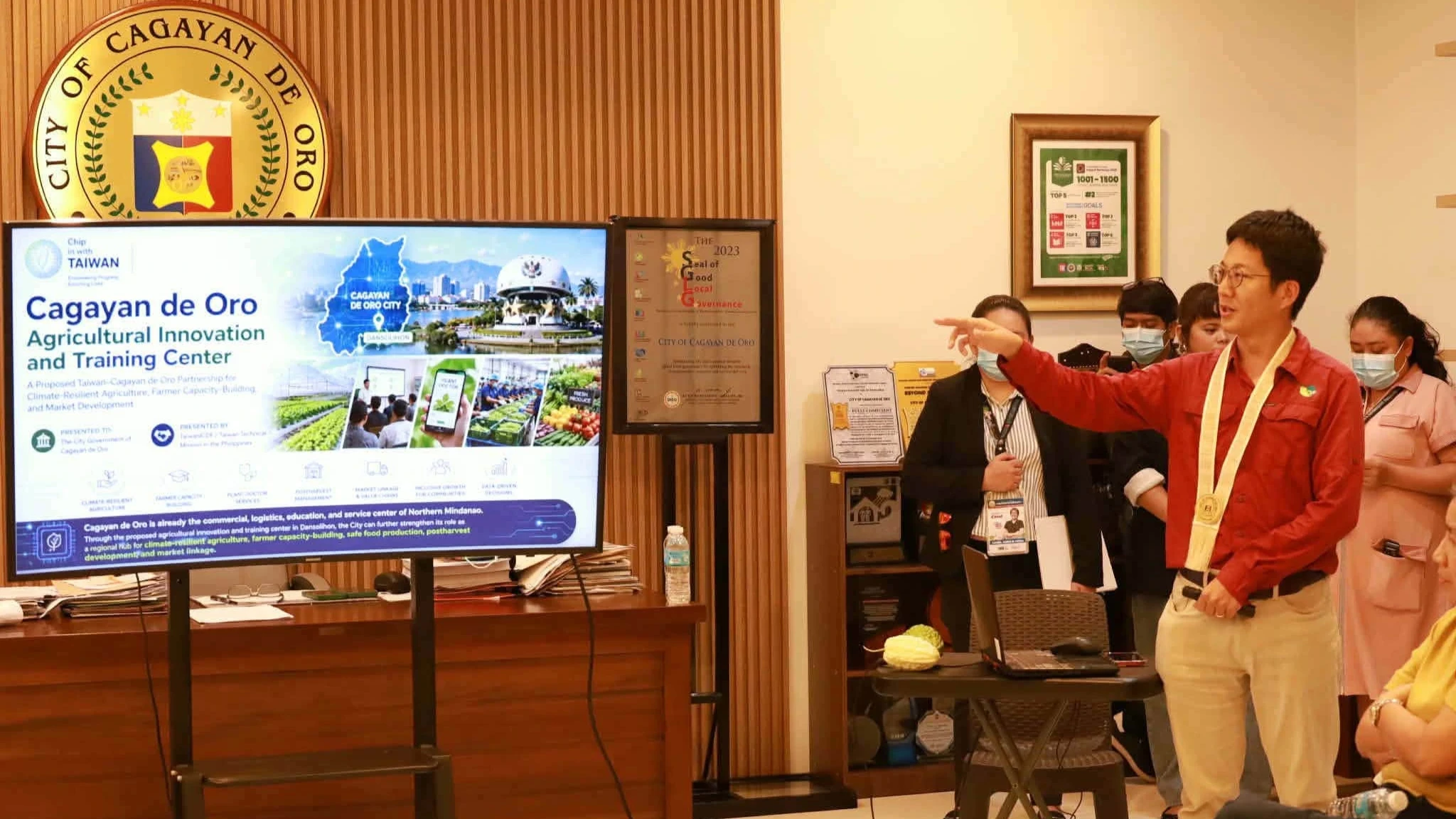 Taipei Economic and Cultural Office Representative Ambassador Wallace Minn-Gan Chow presents updates on Taiwan's labor policies to Cagayan de Oro City Mayor Rolando "Klarex" Uy at City Hall on Tuesday, July 21, 2026. The discussions aimed at opening hospitality and domestic worker positions for skilled Mindanao labor through official government channels. (Cagayan de Oro City Information Office)