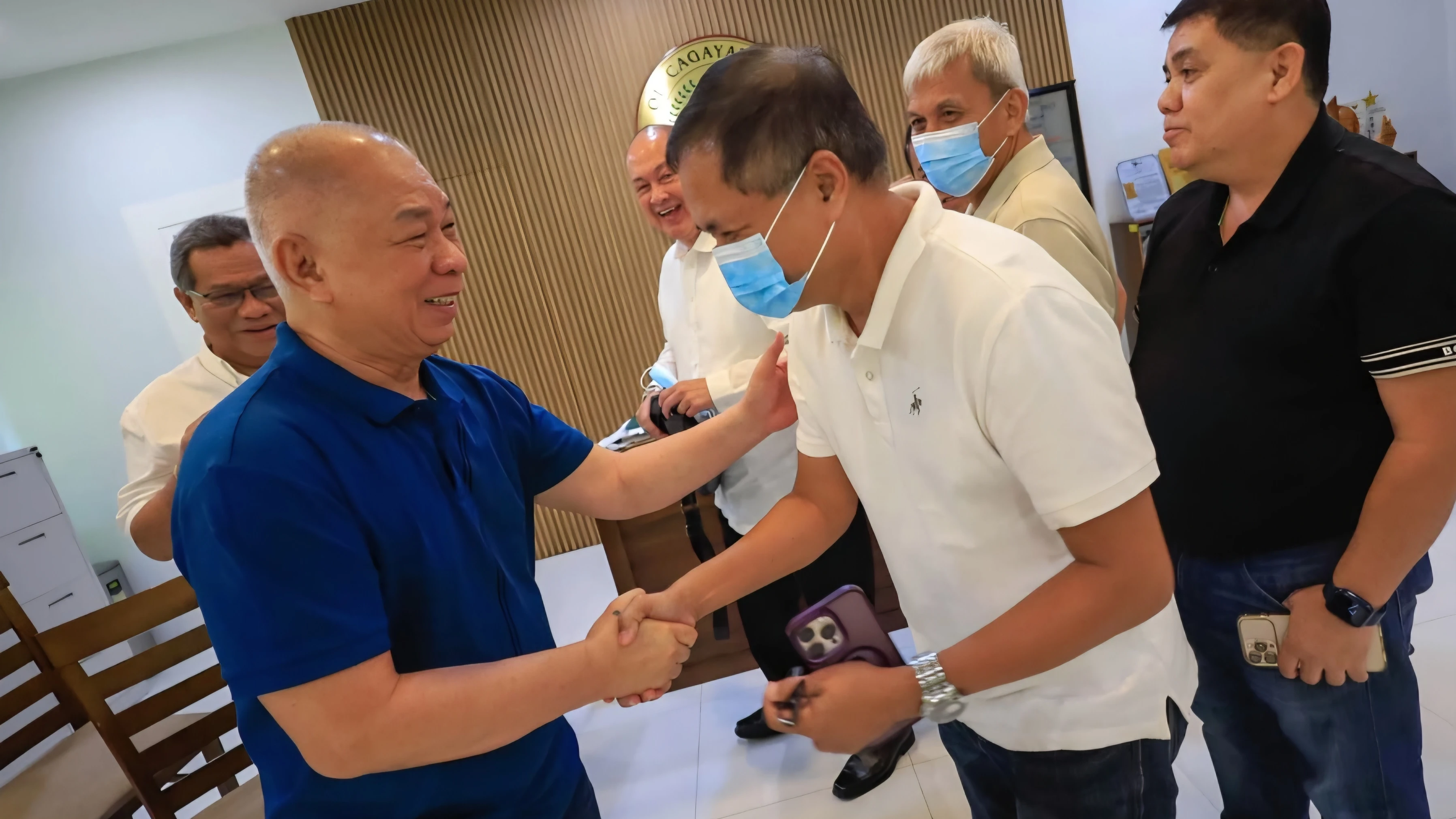 Cagayan de Oro City Mayor Rolando "Klarex" Uy meets with officials of the Roads and Traffic Administration (RTA) to assess the initial implementation of the city's month-long traffic scheme dry run on Wednesday, Aug. 5, 2026. Uy requested patience and cooperation from commuters, motorists, and transport operators as municipal authorities evaluate the rerouting of provincial public utility vehicles prior to full implementation. (Photo courtesy of the Cagayan de Oro City Information Office)