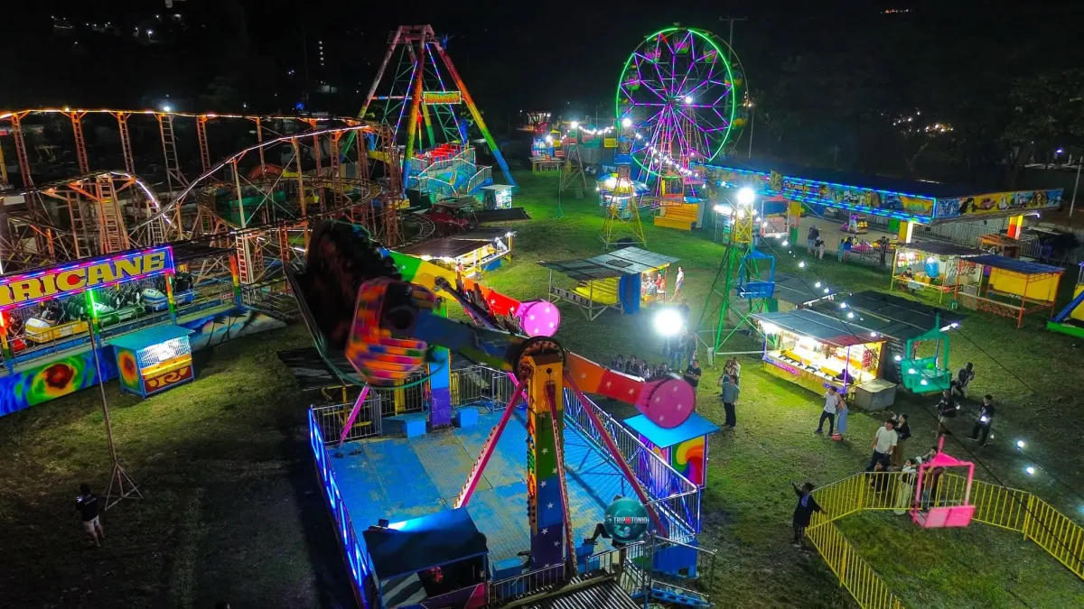 FREE CARNIVAL RIDES ALERT. Kagay-anons can enjoy free carnival rides at the Mary Rose Carnival inside Limketkai Center on August 13 and August 18, from 5:00 PM to midnight. According to Mayor Rolando "Klarex" Uy, the free rides are a personal gift from their family to the people of Cagayan de Oro as part of the city’s annual Higalaay Festival celebration. Photo courtesy of Trip ni Tonio