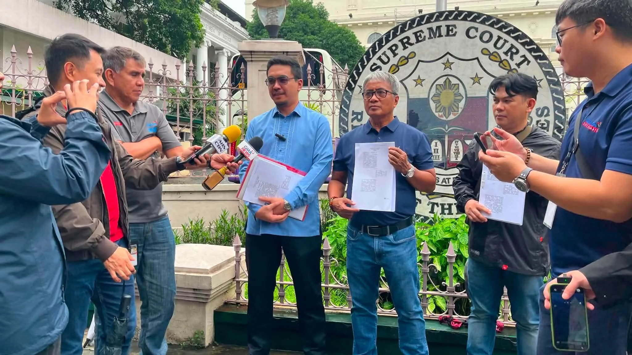 WAGE FIGHT. FFW and NAGKAISA! representatives gather outside the Supreme Court as they push to lift the preliminary injunction blocking the ₱60 daily wage increase under NCR Wage Order No. 27. The groups estimate that the delay has cost 1.1 million workers about ₱1.32 billion in wages. (Supplied photo)