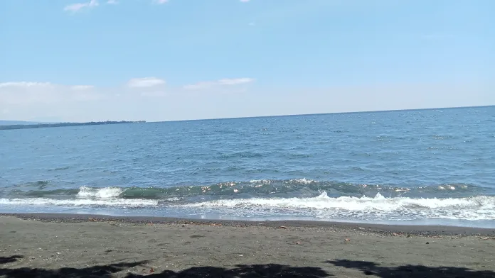 Waves lap along the coastal shoreline facing the Puntod Shoal marine sanctuary in Gingoog City. City Environment and Natural Resources Office (ENRO) Head Engr. John Keno T. Ong urged residents to strengthen waste management, warning that land-based garbage threatens offshore marine protected areas. (Photo by Edwin Iyo)