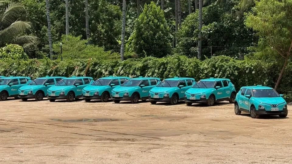 Green GSM electric taxis stand parked in formation in El Salvador City, Misamis Oriental, on Monday, August 3, 2026, ahead of their planned deployment across Northern Mindanao. Land Transportation Franchising and Regulatory Board Region 10 (LTFRB-10) announced that while the Vietnam-founded ride-hailing service is permitted to operate across the region, current regulatory rules restrict drivers from picking up passengers within Cagayan de Oro City. (Photo courtesy of Mayor Edgar Lignes)