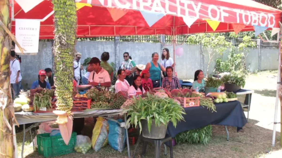 Vendors sell fresh produce under a red tent in Tubod, Lanao del Norte, where food supply pressures continue to impact local household expenses. PIA File Photo