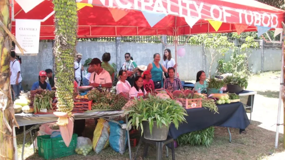 Vendors sell fresh produce under a red tent in Tubod, Lanao del Norte, where food supply pressures continue to impact local household expenses. PIA File Photo