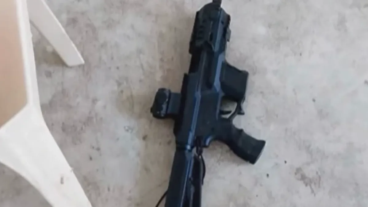 RECOVERED FIREARM. Police present one of the two firearms allegedly used in the shooting at Zamboanga National High School. (Screengrab from ANC video)