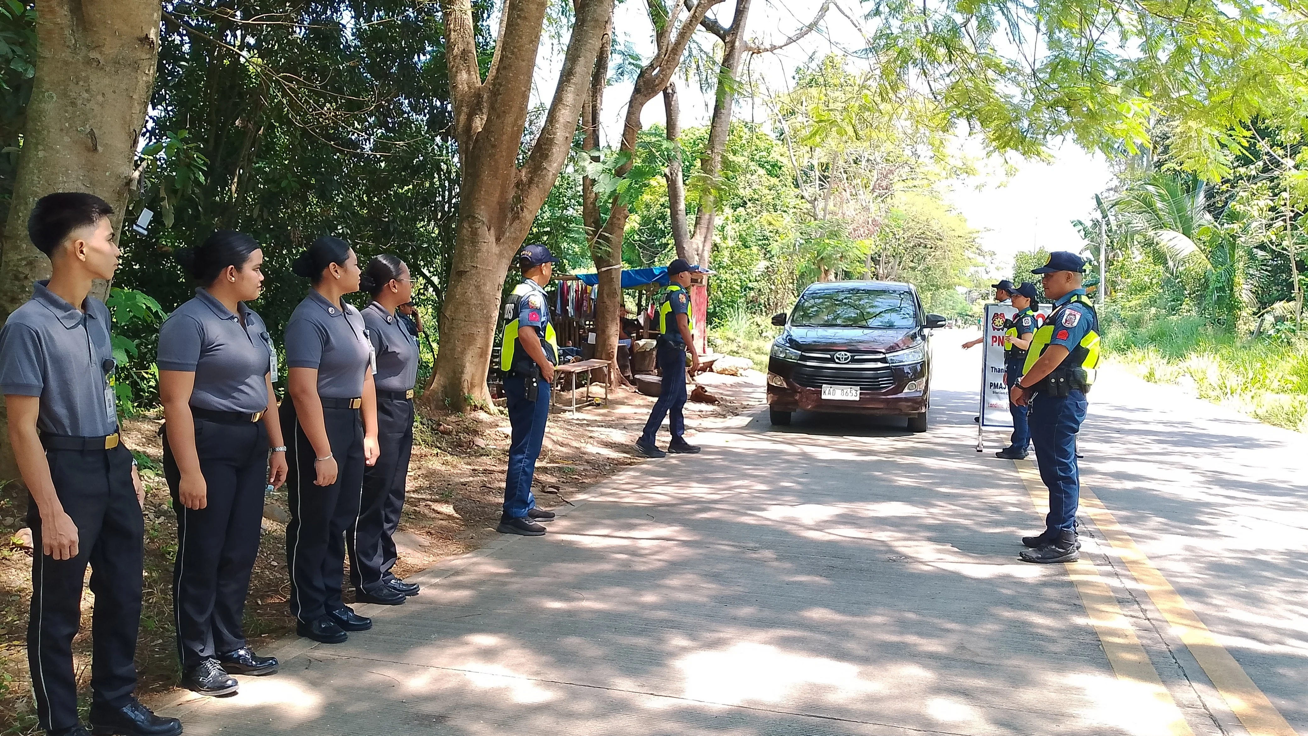 CHECKPOINT. Police Precinct 2 officers led by PNP team leader Capt. Lacubtan man a 24-hour checkpoint along the Indahag highway in Cagayan de Oro City as part of efforts to curb illegal drugs, contraband, and other criminal activities in Northern Mindanao. Photo by Efren Celocia.