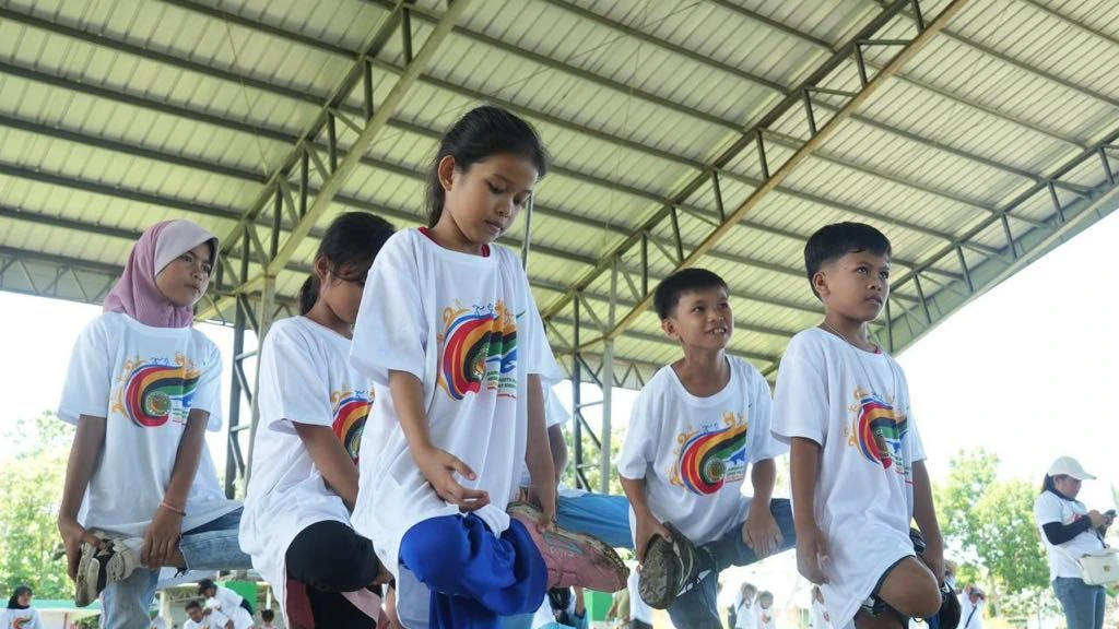Bangsamoro Sports Commission (BSC) conducts the B-SMART-ID youth talent search at Nabalawag Elementary School in the Special Geographic Area (SGA), BARMM. Supported by PSC Performance Specialist Mark Jeffrey Ng and BSC Policy Chief Abdurahim Mama, the regional program identifies athletic potential across Northern Mindanao and BARMM for future Palarong Pambansa representation. (Photo courtesy of Bangsamoro Information Office)
