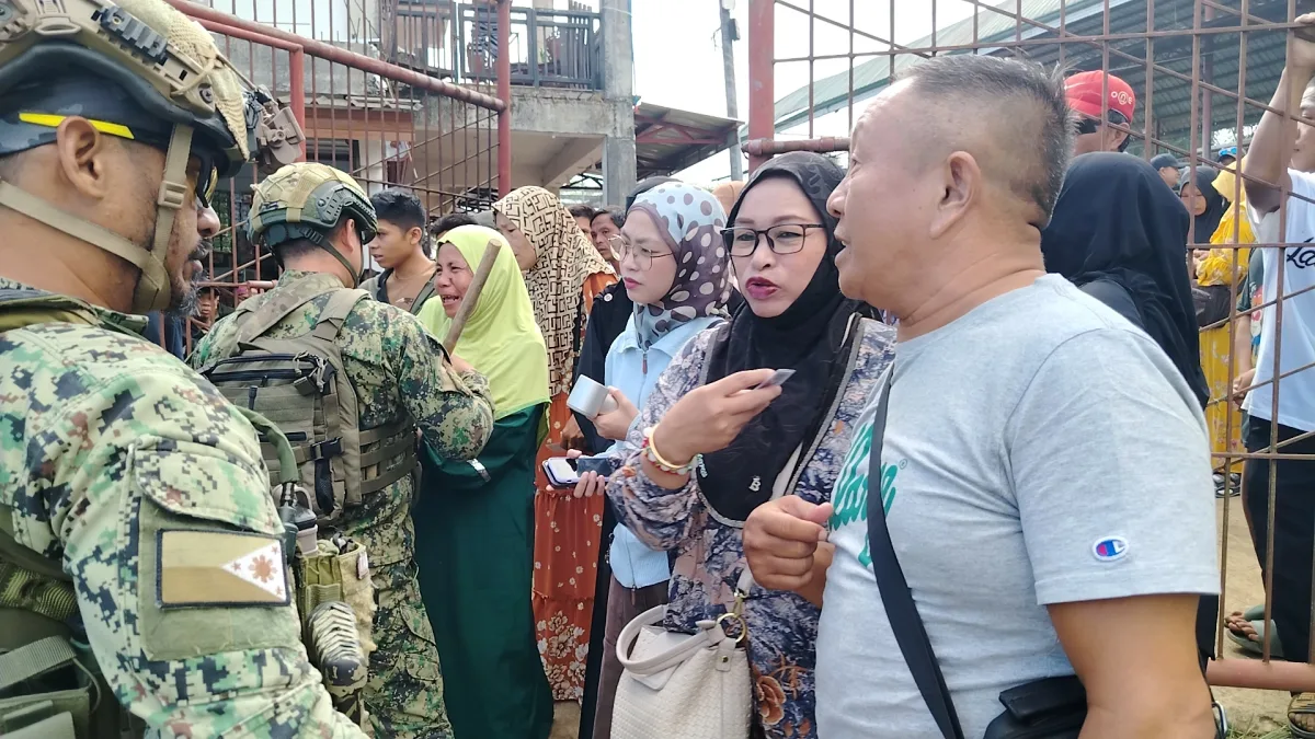 HOPE IN THEIR VOTES. Bangsamoro voters cast their ballots at Piagapo National High School in Barangay Rapadan, Piagapo, Lanao del Sur, during the first Bangsamoro Parliamentary Elections on Monday. For voters, the historic polls carry hopes for peace, fair governance and better opportunities for their families and the next generation. (Photo by Shiela Mae Buitlig)