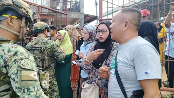 HOPE IN THEIR VOTES. Bangsamoro voters cast their ballots at Piagapo National High School in Barangay Rapadan, Piagapo, Lanao del Sur, during the first Bangsamoro Parliamentary Elections on Monday. For voters, the historic polls carry hopes for peace, fair governance and better opportunities for their families and the next generation. (Photo by Shiela Mae Buitlig)