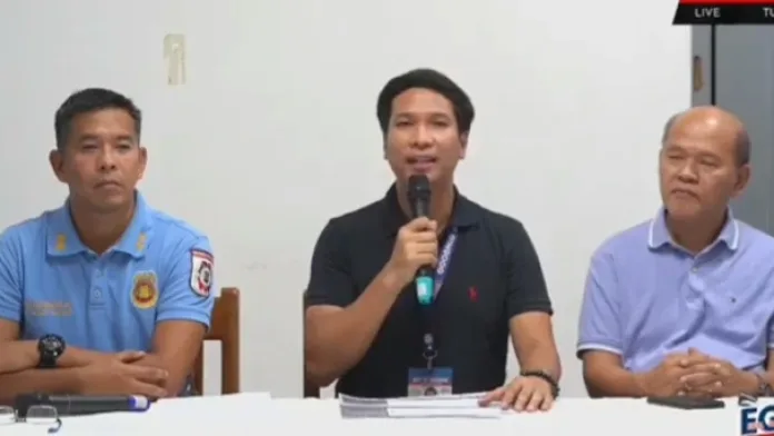 Gingoog City Mayor Erick G. Cañosa announces during a Facebook livestream that the suspect in the social media threat is now in police custody. With him are City Police Chief LtCol Dennis de los Santos (left) and City Administrator Dr. Enrique Guevarra (right). Screenshot from Cañosa’s Facebook livestream.
