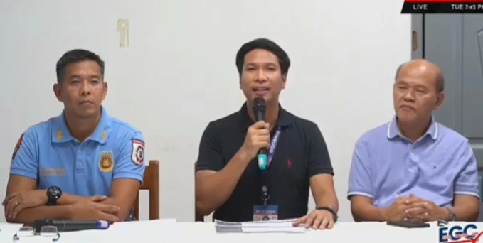 Gingoog City Mayor Erick G. Cañosa announces during a Facebook livestream that the suspect in the social media threat is now in police custody. With him are City Police Chief LtCol Dennis de los Santos (left) and City Administrator  Dr. Enrique Guevarra (right). Screenshot from Cañosa’s Facebook livestream.