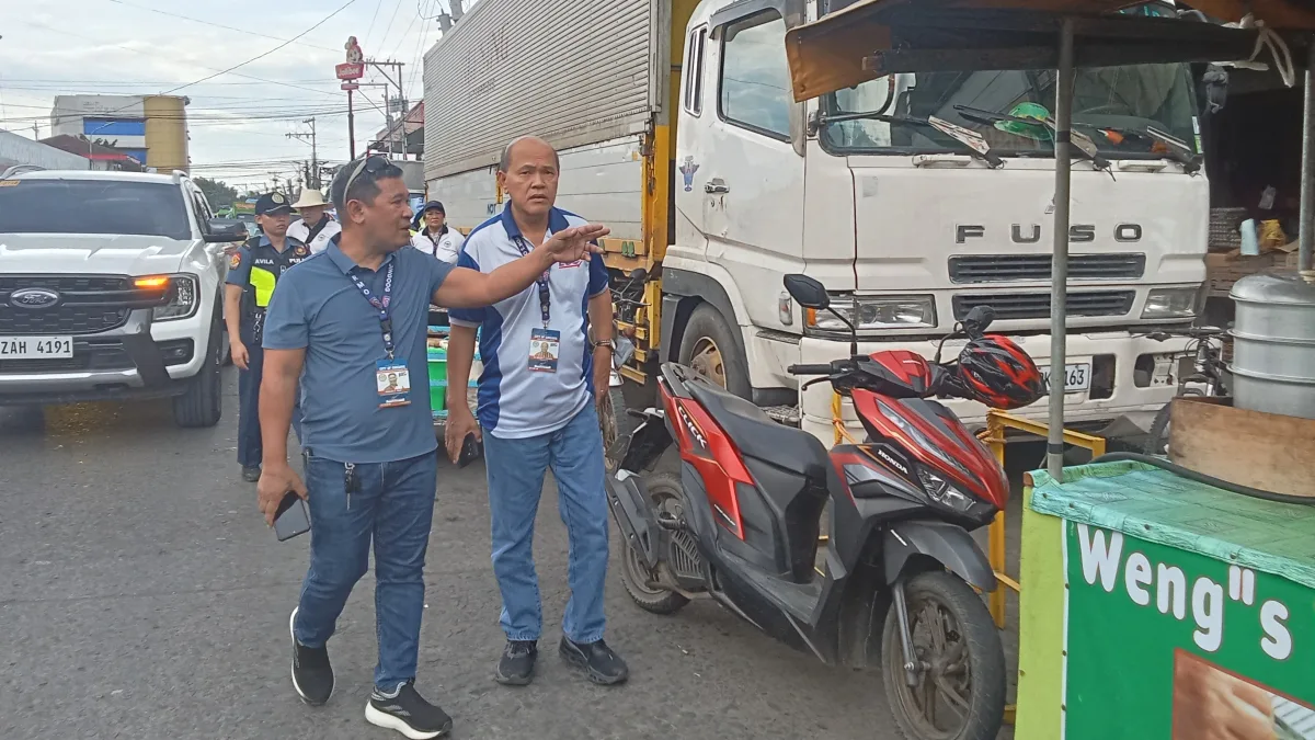 ROAD CLEARING. Gingoog City Administrator Dr. Enrique Guevarra (right), with CDRRMO Head Marlon Pajo, during a road inspection along Doña Graciana Street near Agora Public Market in Gingoog City on Sept. 16. Photo by Edwin Iyo.