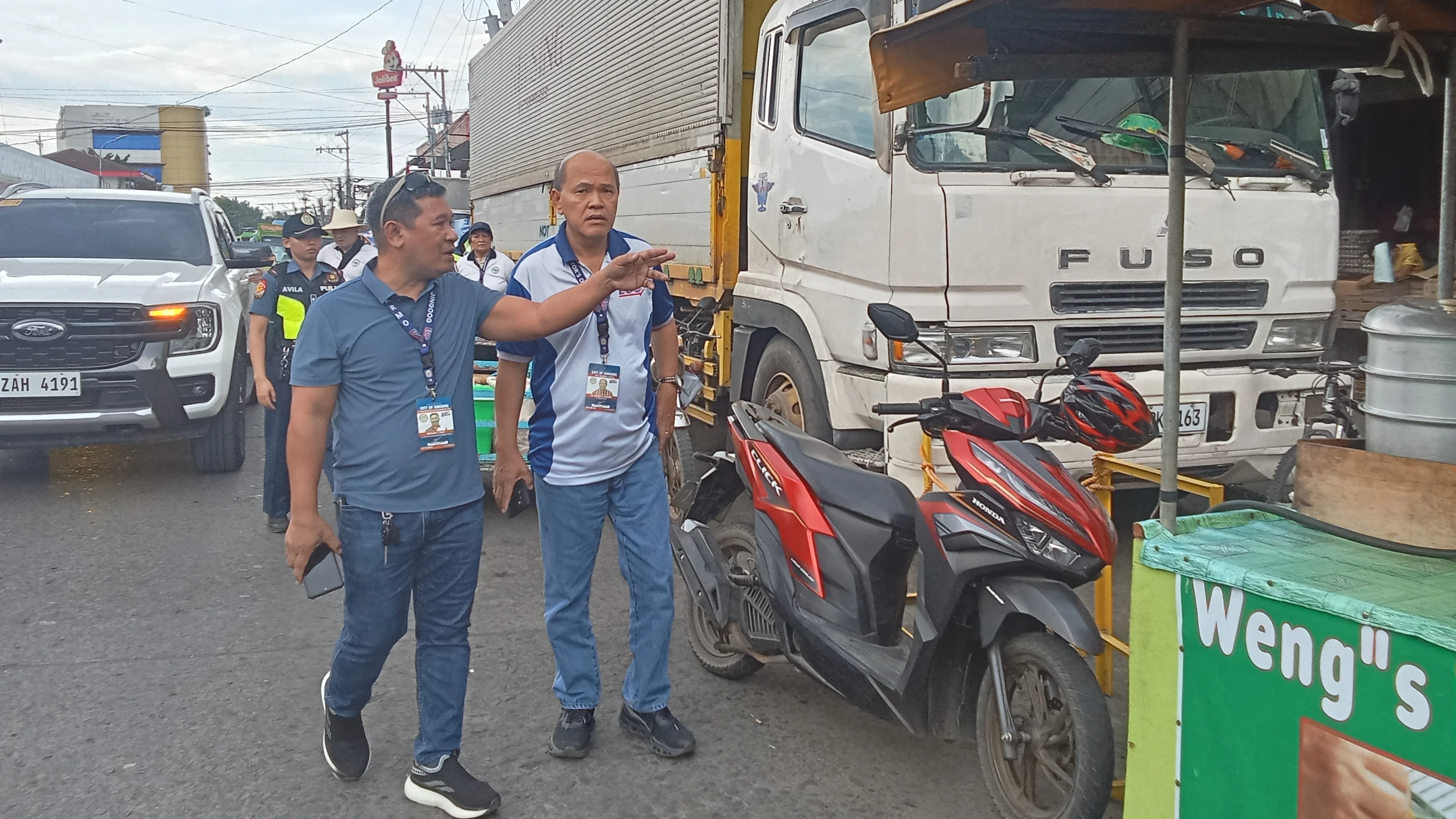 ROAD CLEARING. Gingoog City Administrator Dr. Enrique Guevarra (right), with CDRRMO Head Marlon Pajo, during a road inspection along Doña Graciana Street near Agora Public Market in Gingoog City on Sept. 16. Photo by Edwin Iyo.