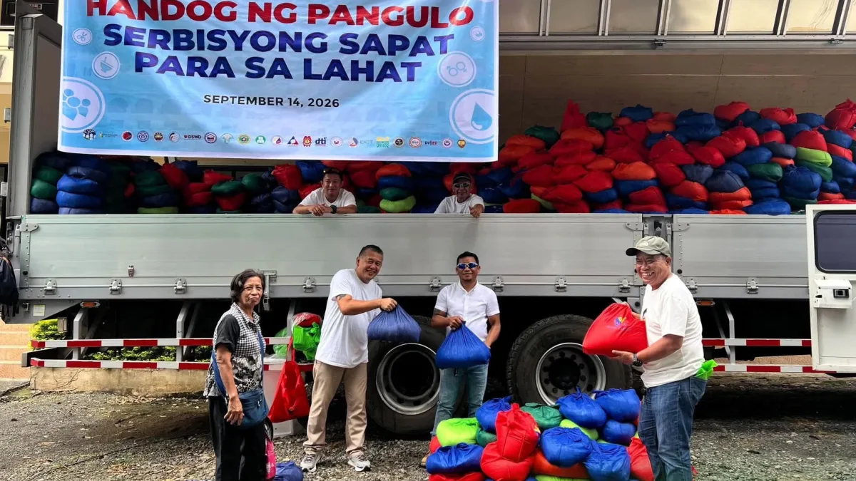 Beneficiaries purchase P20 per kilo rice at the Handog ng Pangulo Serbisyo Fair organized by DA-10, Food Terminal Inc., and the National Food Authority. DA-10 Regional Director Jose Apollo Pacamalan and DHSUD Senior Undersecretary Henry L. Yap overseen the distribution of ₱56.6 million in farm equipment and Kadiwa trading grants across Northern Mindanao. (Photo courtesy of Philippine Information Agency / DA-10)