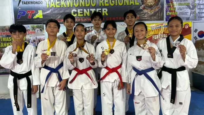 REGIONAL MEDAL HAUL: Student-athletes from Koronadal Defenders Taekwondo Central Gym proudly display their medals following the 2026 SMART MVPSF R12A Regional Inter-School Taekwondo Championships at the Tacurong City Cultural and Sports Center on Aug. 29, 2026. Representing the City Government of Koronadal, the squad captured four gold, three silver, and five bronze medals in kyorugi (sparring) and poomsae events across Region 12. (Photo courtesy of Koronadal Defenders Taekwondo Central Gym)
