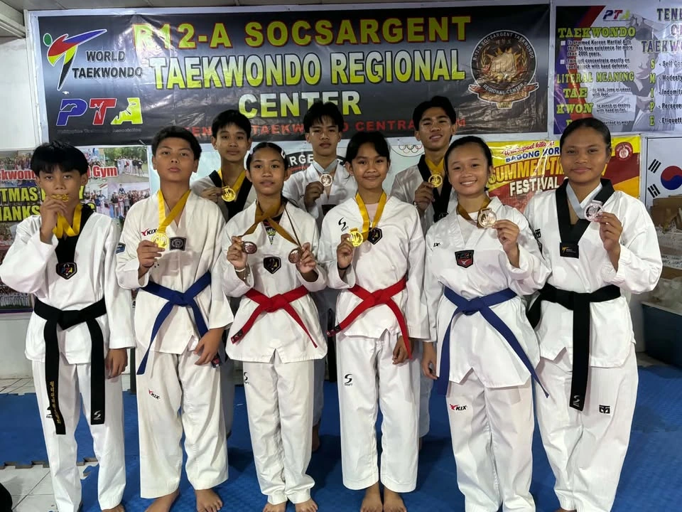 REGIONAL MEDAL HAUL: Student-athletes from Koronadal Defenders Taekwondo Central Gym proudly display their medals following the 2026 SMART MVPSF R12A Regional Inter-School Taekwondo Championships at the Tacurong City Cultural and Sports Center on Aug. 29, 2026. Representing the City Government of Koronadal, the squad captured four gold, three silver, and five bronze medals in kyorugi (sparring) and poomsae events across Region 12. (Photo courtesy of Koronadal Defenders Taekwondo Central Gym)