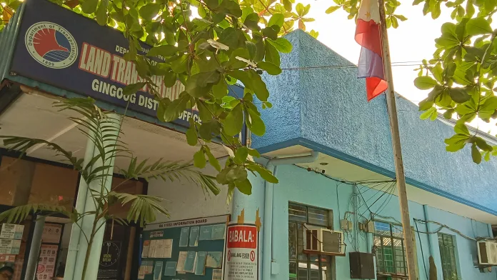 BACK ONLINE. The LTO District Office in Gingoog City resumes processing transactions after the agency’s system went back online Tuesday, Sept. 15, following a nationwide shift from the Stradcom system to LTMS. (Photo by Edwin Iyo)