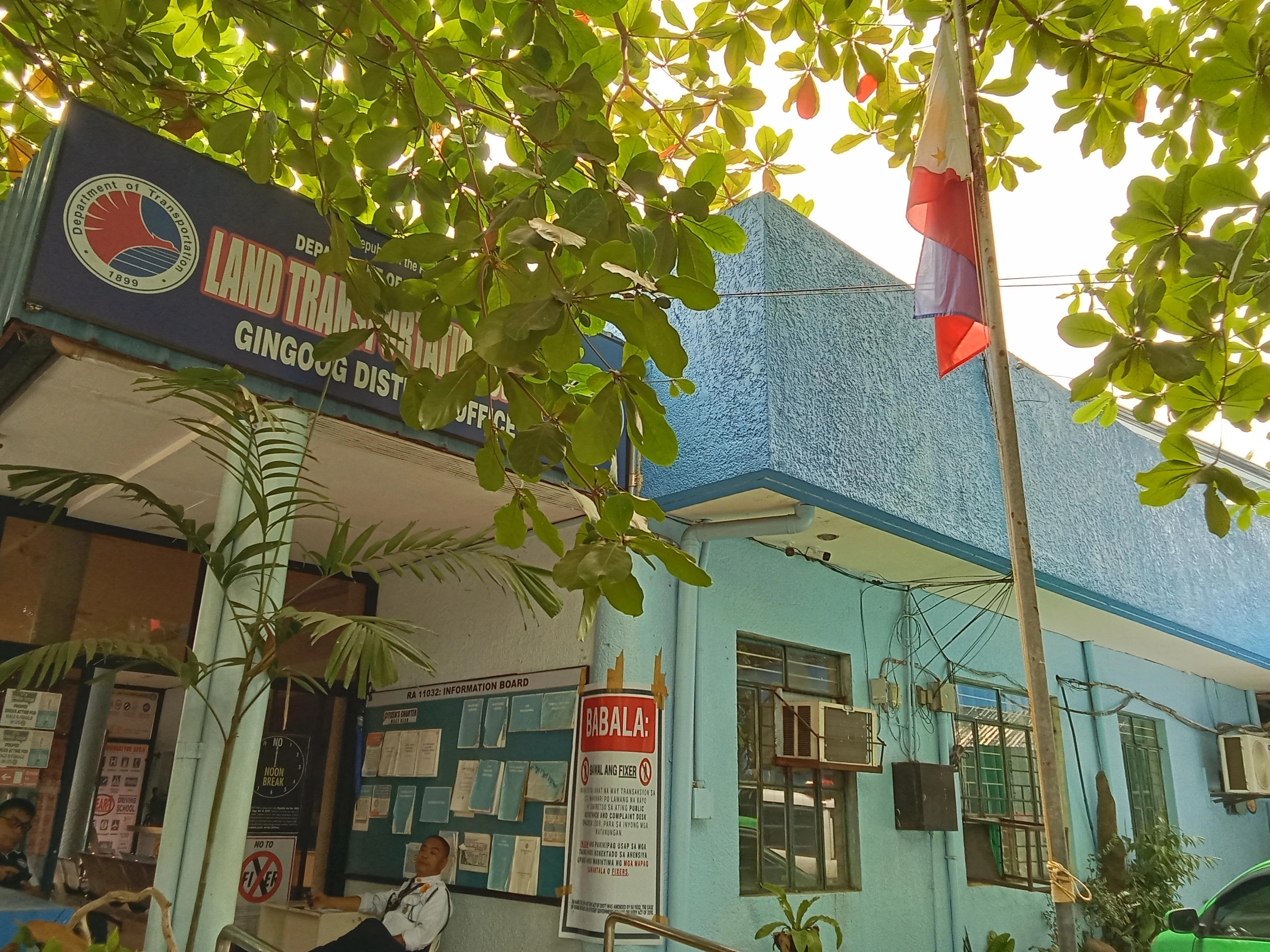 BACK ONLINE. The LTO District Office in Gingoog City resumes processing transactions after the agency’s system went back online Tuesday, Sept. 15, following a nationwide shift from the Stradcom system to LTMS. (Photo by Edwin Iyo)
