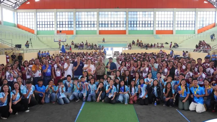 Mayor Cesar Clarion Colina Sr., Vice Mayor Osberht Mar B. Yanong, and District Principal Emilia A. Zamora join student-athletes and DSPC campus journalists at the Pasidungog 2026 awards in Maragusan, Davao de Oro. The ceremony celebrated Maragusan's overall title at the 2026 DDOPAA Meet. (Photo courtesy of Municipality of Maragusan)