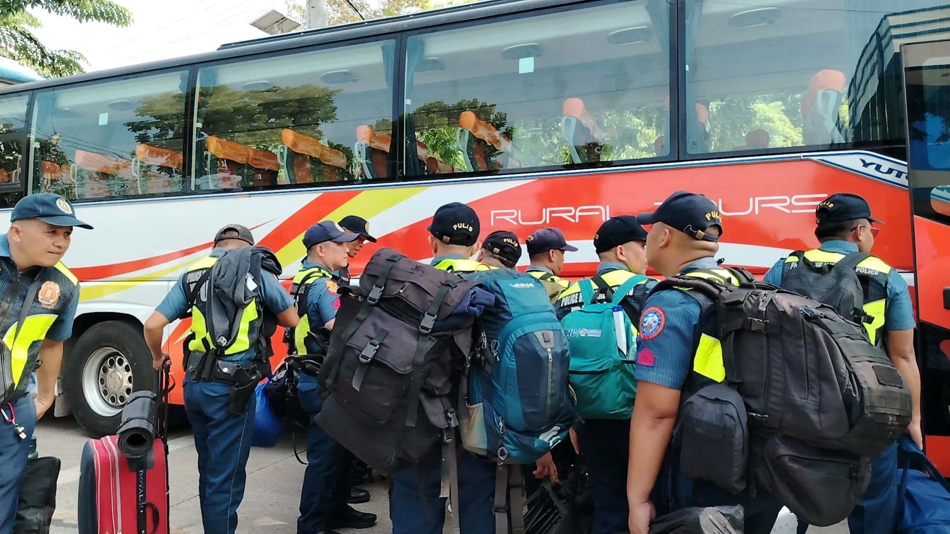 Over 900 Police Regional Office 10 (PRO-10) personnel board buses bound for Lanao del Sur on Sept. 8, 2026. Directed by PBGen. Nestor Babagay Jr., the Northern Mindanao reinforcement deployment aims to ensure peaceful voting across the Bangsamoro region during the 2026 BARMM elections. (Photo by Shiela Mae Butlig)