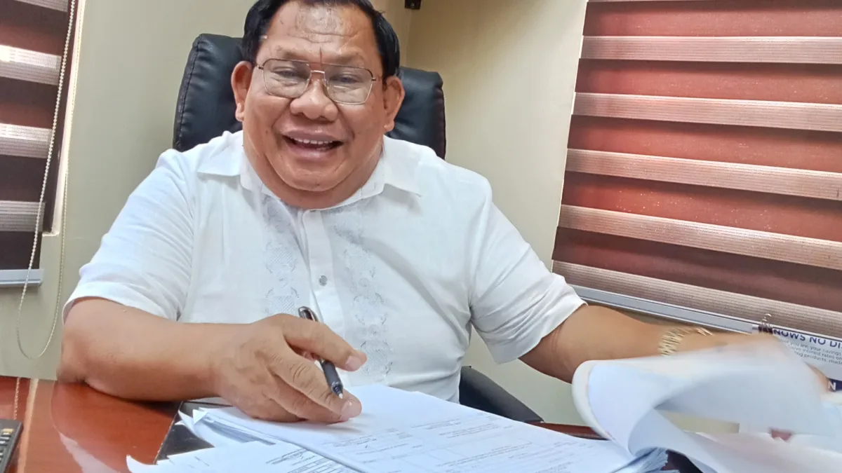 UNDER AUDIT: Talisayan Mayor Ciriaco A. Talines presents the Commission on Audit’s decision recommending the denial of a ₱2.015-million money claim against the municipality over unpaid grocery purchases from the previous administration. (Photo by Edwin Iyo)