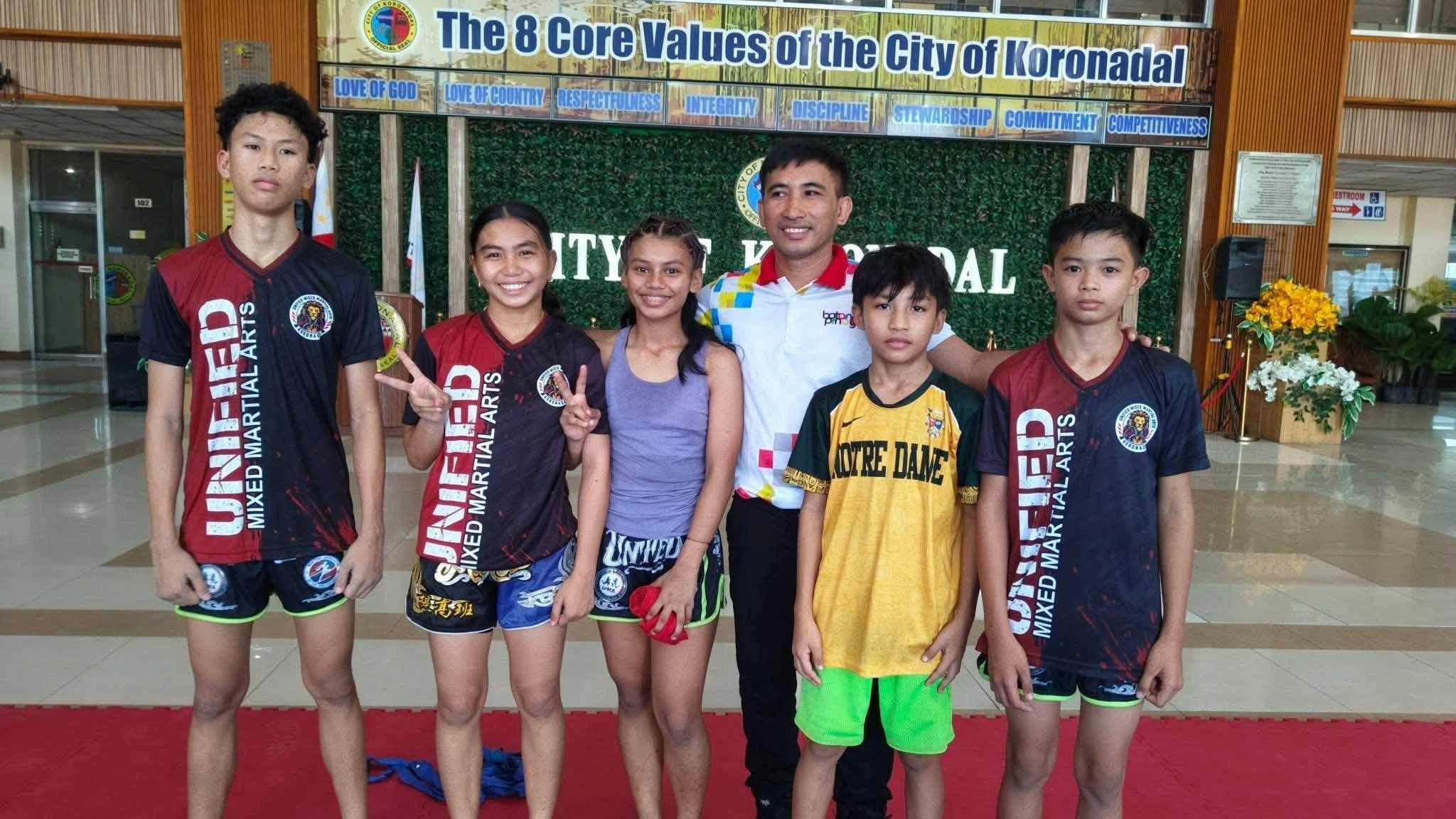 Ni Christina Ilao, James Montefrio, Lyka Obidos, Kevin Pelere, ken Grant Tabosares ti Unified Mixed Martial Arts ket sumungbang para iti Koronadal City Muay Thai squad iti Batang Pinoy 2026 national finals idiay Bacolod City. Dagiti atleta a nga addaan iti edad a 13 ken 14 ket agsagsagana babaen ti pisikal ken mental a panangsanay. (Litrato manipud iti Unified Mixed Martial Arts)