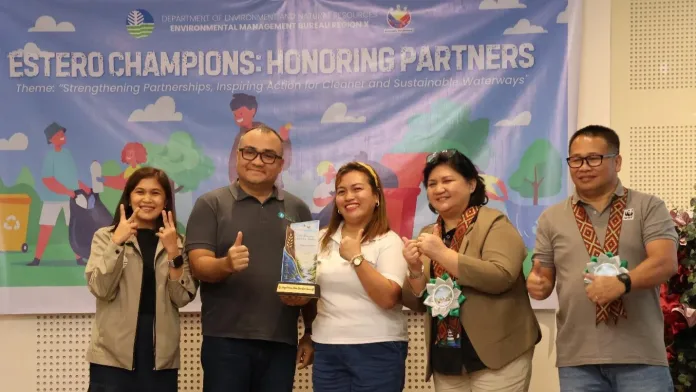 Representatives from DENR-EMB Region X present the Overall Estero Champion trophy to FDC Misamis Power Corporation executives for the successful rehabilitation of Soligao Creek in Villanueva, Misamis Oriental.