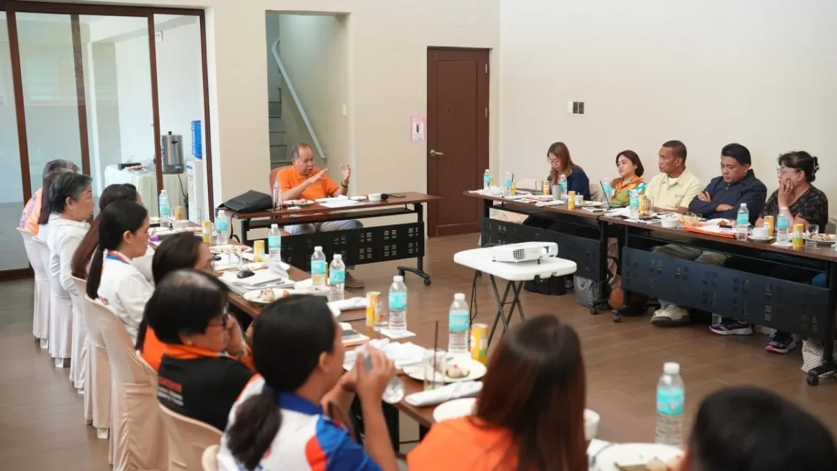 Misamis Occidental Governor Henry S. Oaminal gestures while presiding over an executive meeting with provincial department heads around a U-shaped table setup.